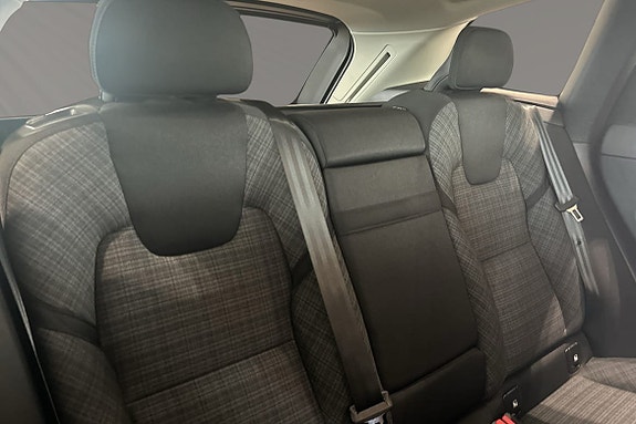 Volvo XC60 11 of 30