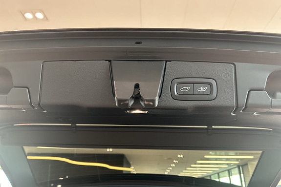 Volvo XC60 18 of 30
