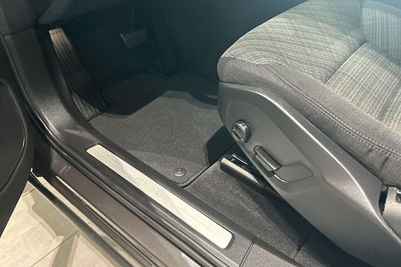 Volvo XC60 22 of 30