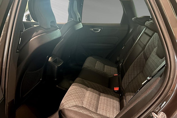 Volvo XC60 8 of 30