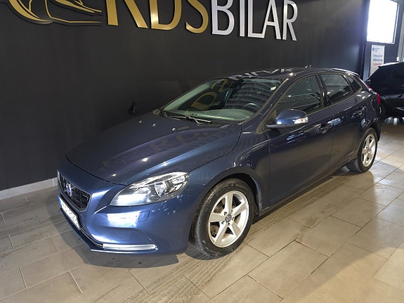Volvo V40 2 of 11