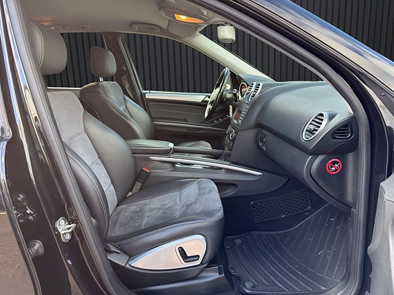 Mercedes-Benz ML300 12 of 18