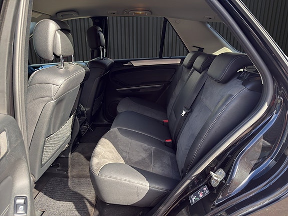 Mercedes-Benz ML300 14 of 18