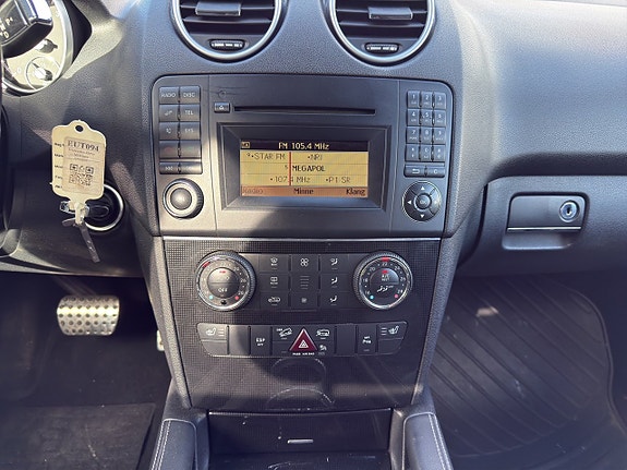Mercedes-Benz ML300 17 of 18