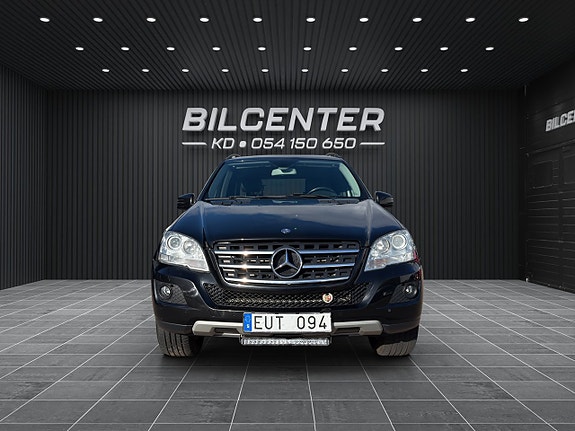 Mercedes-Benz ML300 2 of 18