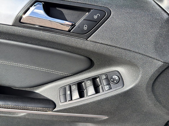 Mercedes-Benz ML300 18 of 18