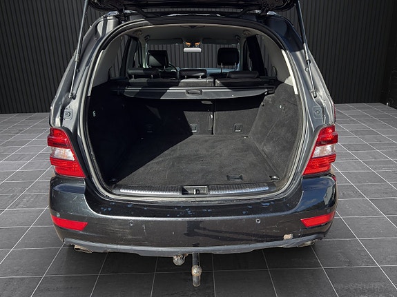 Mercedes-Benz ML300 9 of 18