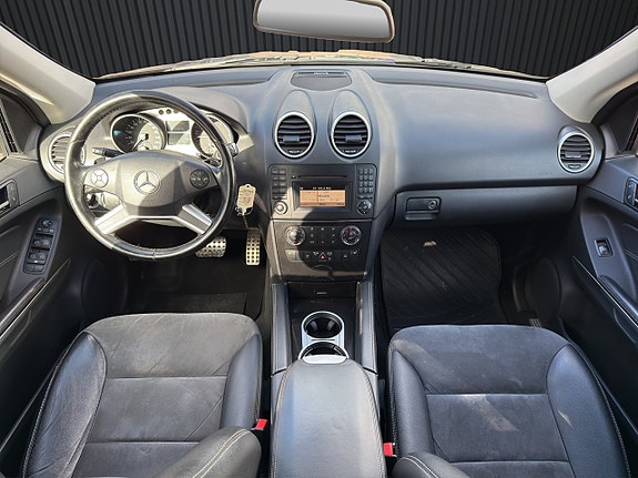 Mercedes-Benz ML300 11 of 18