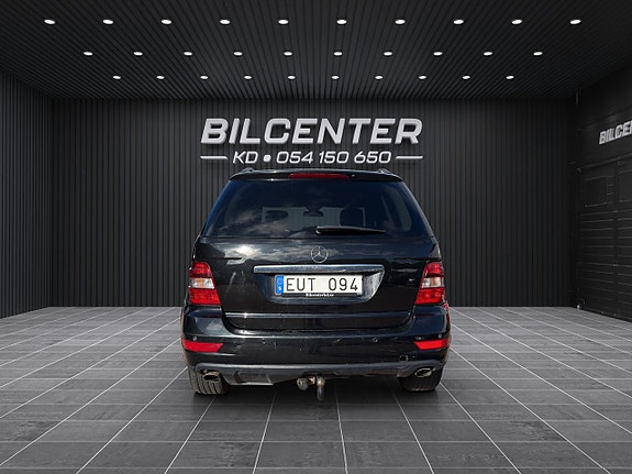 Mercedes-Benz ML300 8 of 18