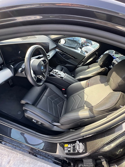 BMW 530e 4 of 5