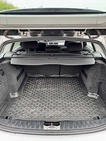 BMW 320d 9 of 12