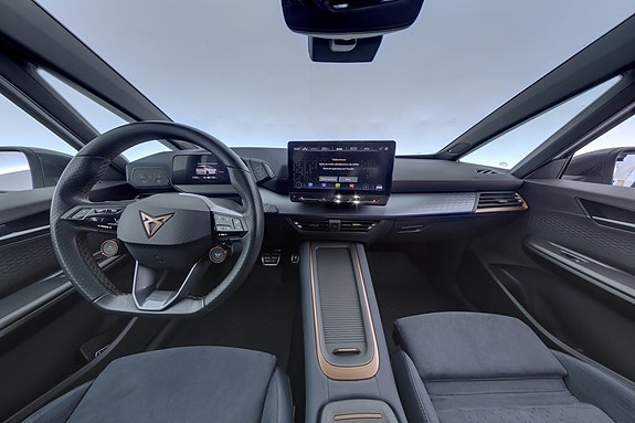 Cupra Born 7 of 21