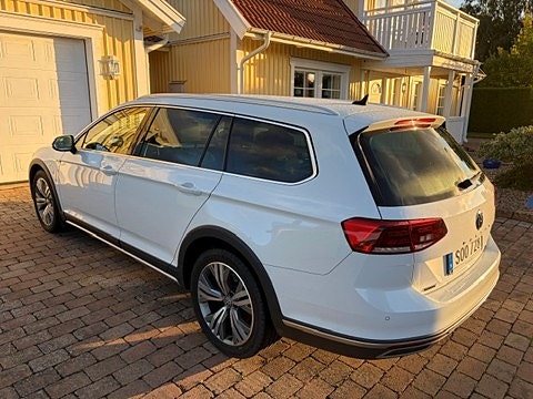 Volkswagen Passat Alltrack 3 of 3