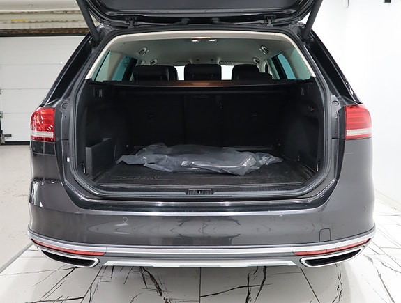 Volkswagen Passat Alltrack 6 of 23