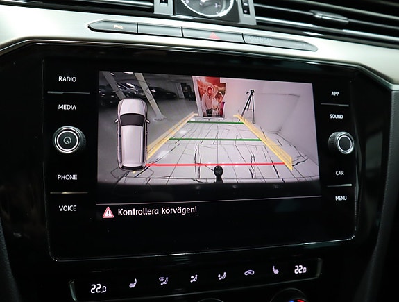 Volkswagen Passat Alltrack 13 of 23