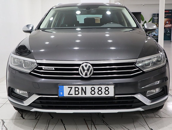 Volkswagen Passat Alltrack 2 of 23