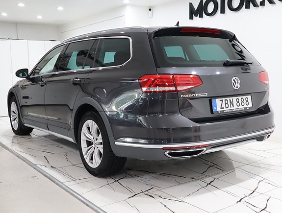 Volkswagen Passat Alltrack 4 of 23