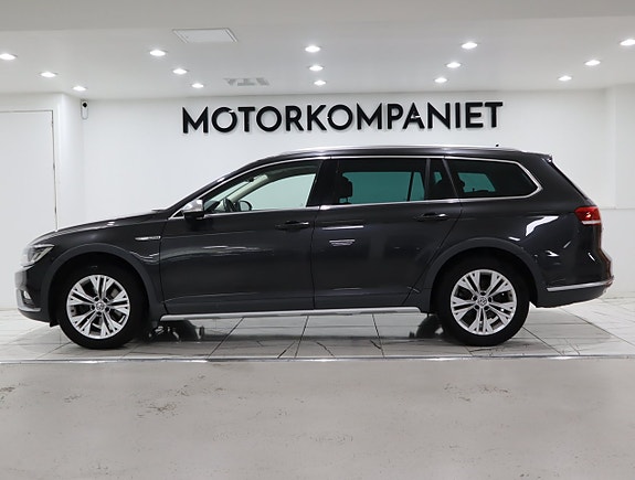 Volkswagen Passat Alltrack 3 of 23