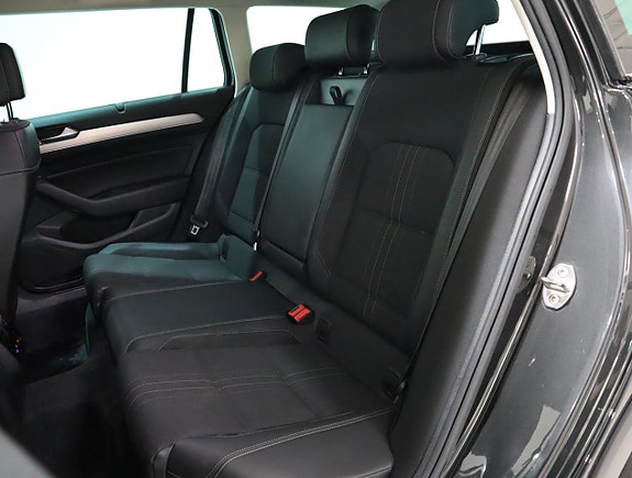 Volkswagen Passat Alltrack 8 of 23