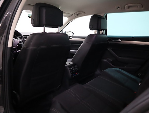 Volkswagen Passat Alltrack 10 of 23