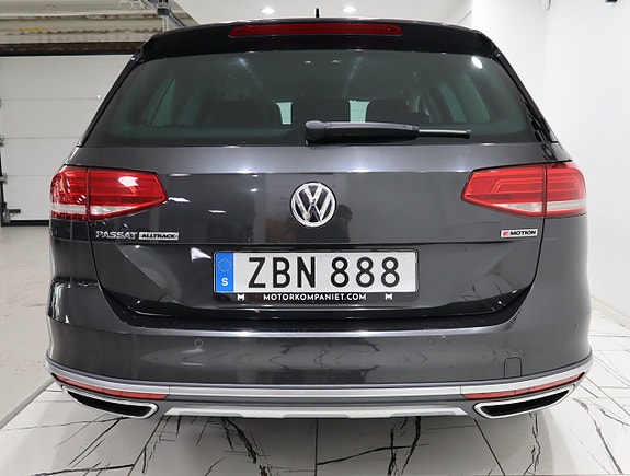 Volkswagen Passat Alltrack 5 of 23