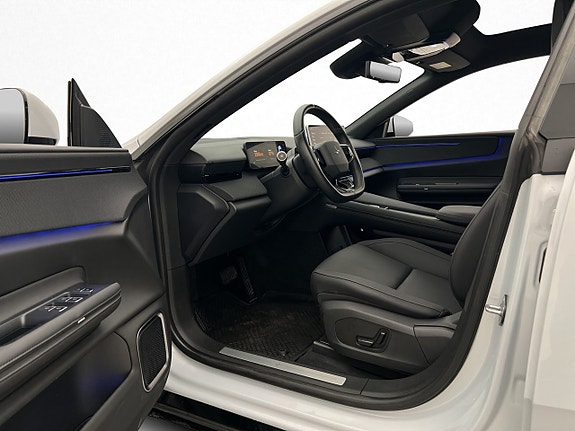 Polestar 4 10 of 30