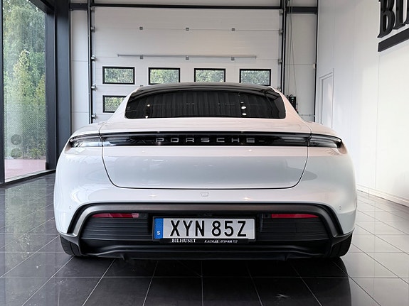 Porsche Taycan 4S 7 of 26