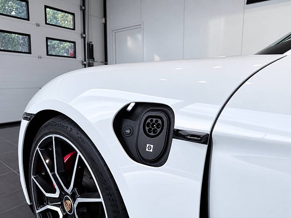 Porsche Taycan 4S 8 of 26