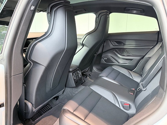 Porsche Taycan 4S 15 of 26