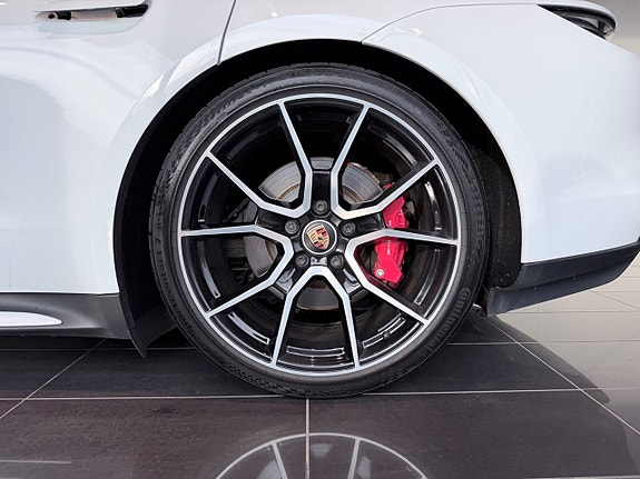 Porsche Taycan 4S 9 of 26