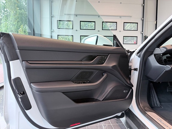 Porsche Taycan 4S 11 of 26