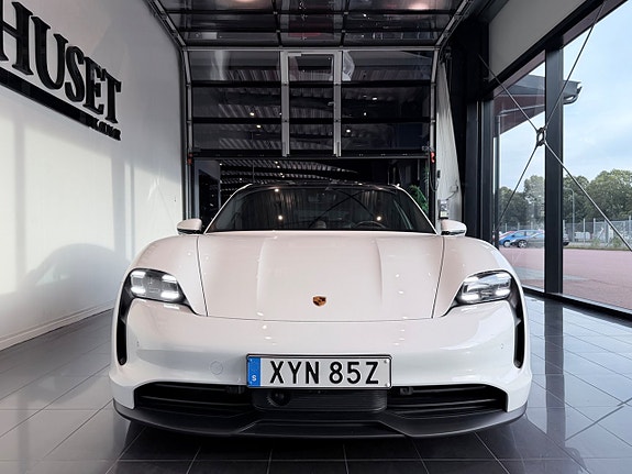 Porsche Taycan 4S 3 of 26