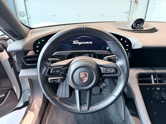 Porsche Taycan 4S 21 of 26
