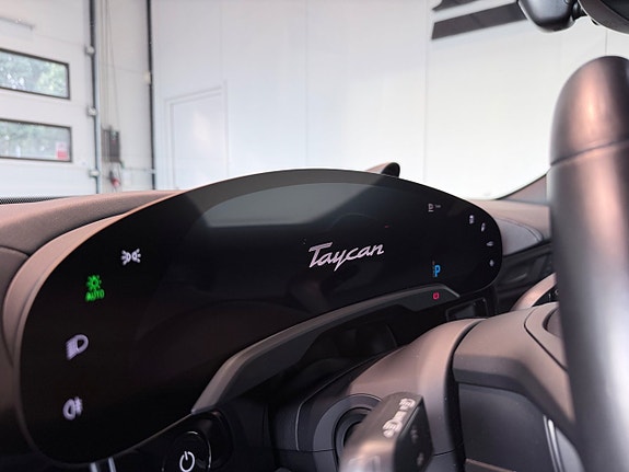 Porsche Taycan 4S 20 of 26