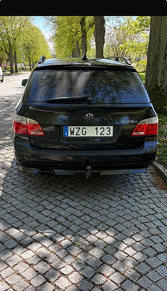 BMW 523i 2 of 4