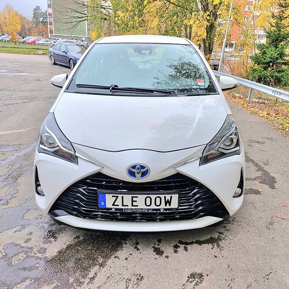 Toyota Yaris 5 of 15