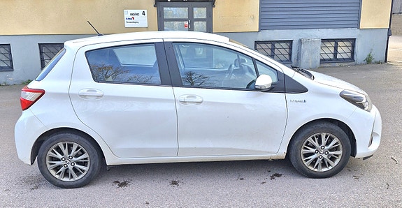 Toyota Yaris 6 of 15