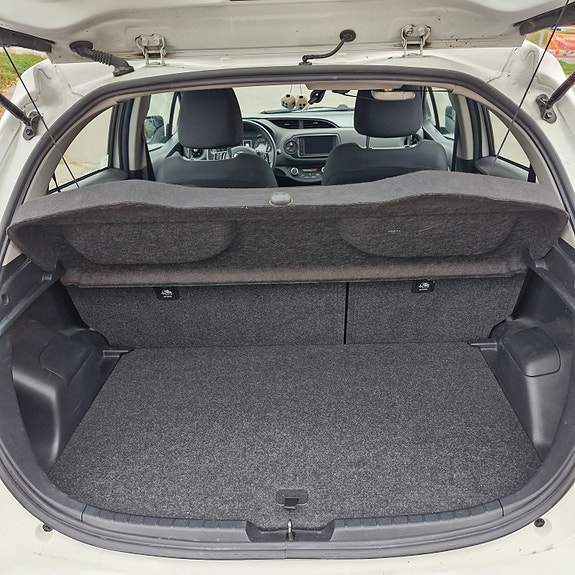 Toyota Yaris 13 of 15