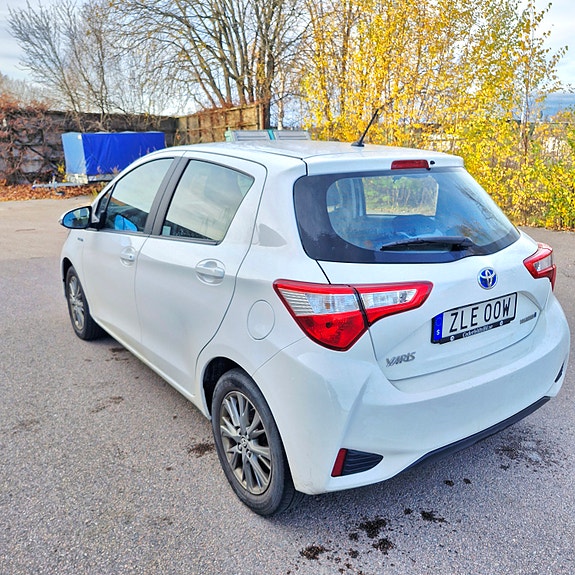 Toyota Yaris 4 of 15