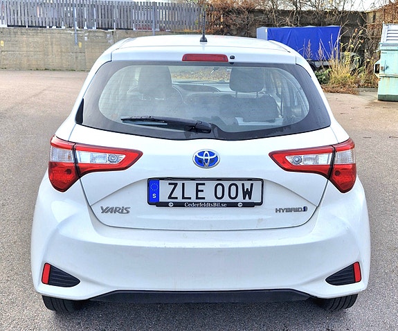Toyota Yaris 3 of 15