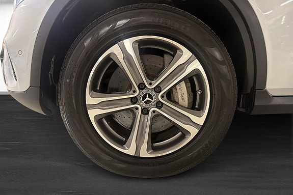 Mercedes-Benz GLC300 e 6 of 24