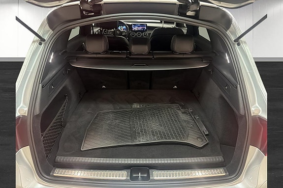 Mercedes-Benz GLC300 e 17 of 24