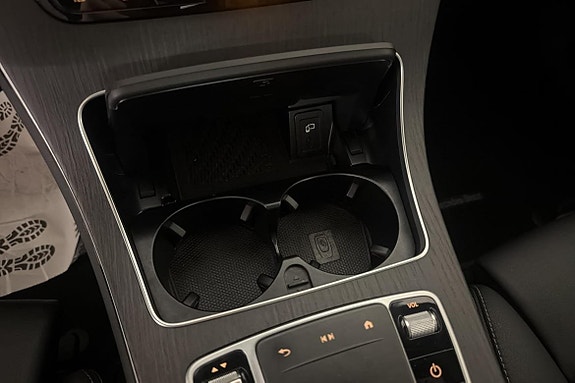 Mercedes-Benz GLC300 e 21 of 24