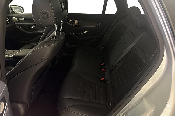 Mercedes-Benz GLC300 e 11 of 24