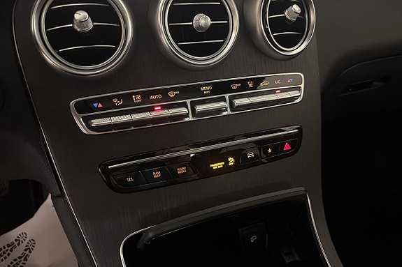Mercedes-Benz GLC300 e 13 of 24