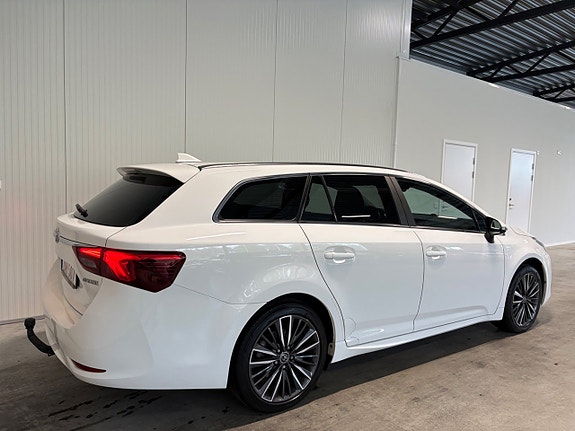 Toyota Avensis 3 of 18