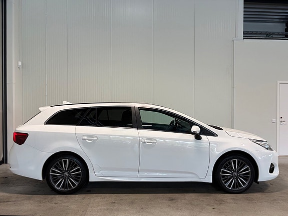 Toyota Avensis 2 of 18