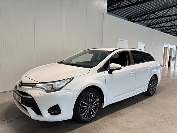 Toyota Avensis 4 of 18