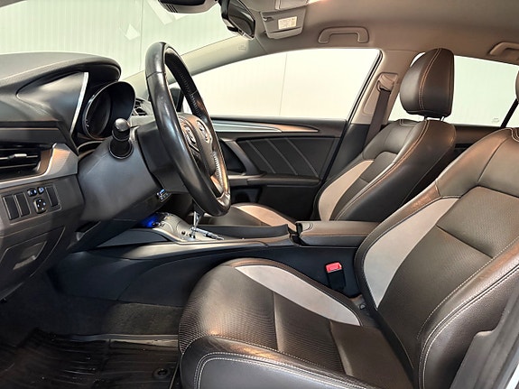 Toyota Avensis 8 of 18