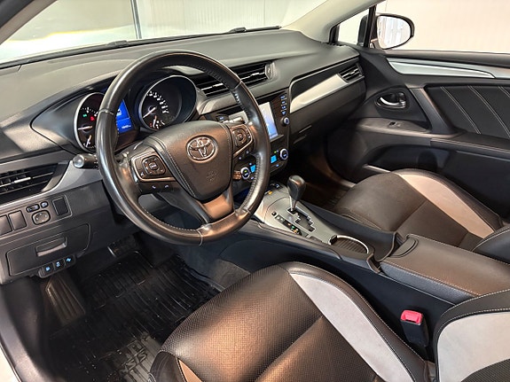 Toyota Avensis 7 of 18